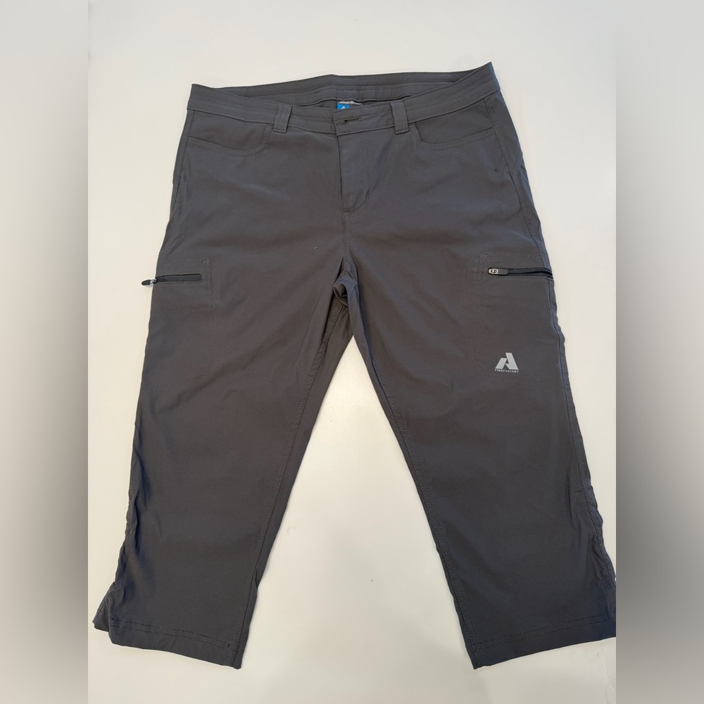 Eddie Bauer Women's Gray Capris Size 12 great
Condition!!!